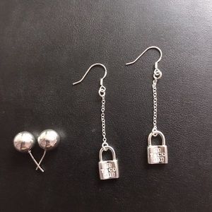 Tiffany & Co silverearrings (2 pairs)